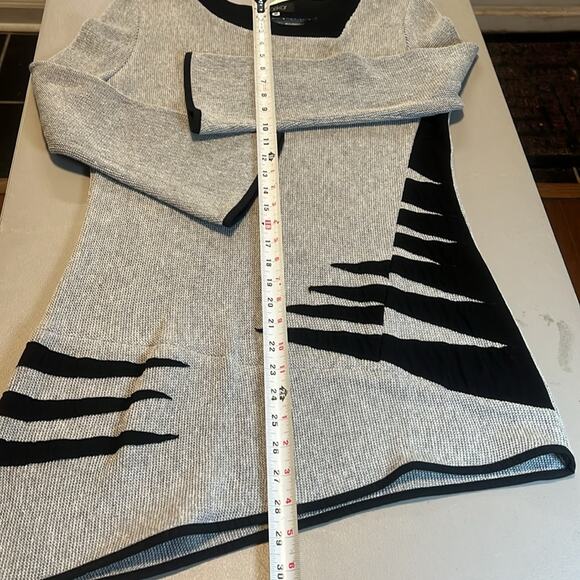NWT Jaskar Abstract Grey Black Embellished Tunic Women's Size Med Made in Poland - Picture 3 of 7